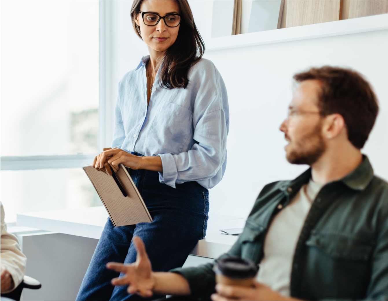 advisors-img1-min 2 office ladies seated at a desk in discussion